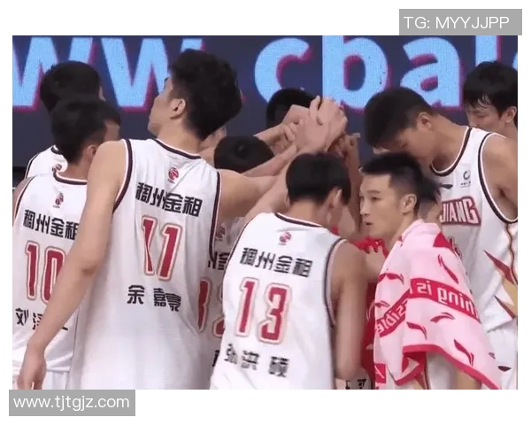 广州篮球队在城市联赛中以62分稳居积分榜首位展现强劲实力 广州篮球队在城市联赛中以62分稳居积分榜首位展现强劲实力