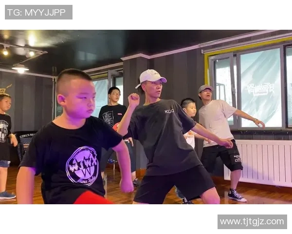 上海街舞队团队协作引发热议争议背后的默契与竞争关系探讨 上海街舞队团队协作引发热议争议背后的默契与竞争关系探讨