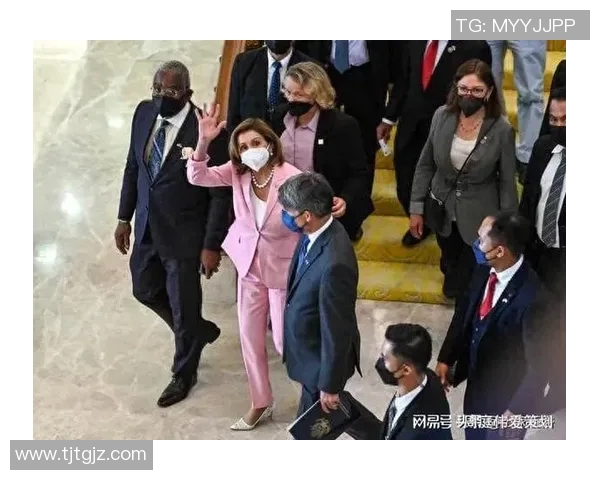 佩洛西与足球明星的关系揭秘及相关图片分享 佩洛西与足球明星的关系揭秘及相关图片分享