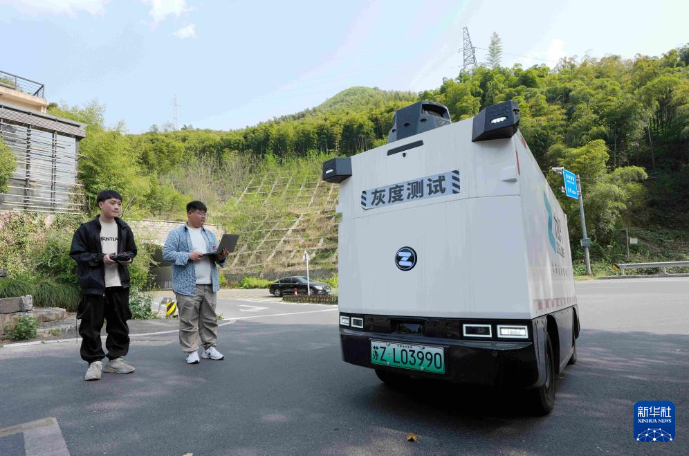 星空综合官网浙江湖州：智能无人物流车上路测试(图3)